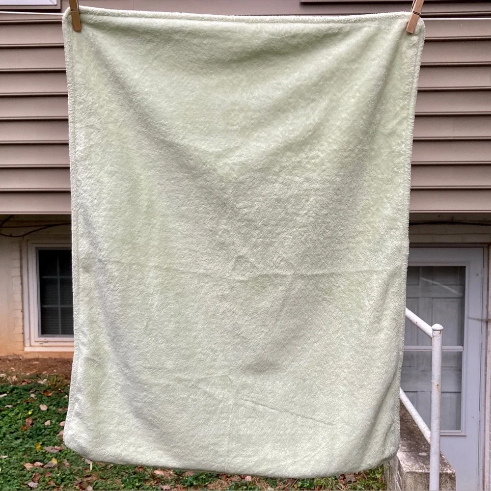 POTTERY BARN KIDS Pillow Sham Soft Fleece Highlighter Green Standard 26 x 20 in